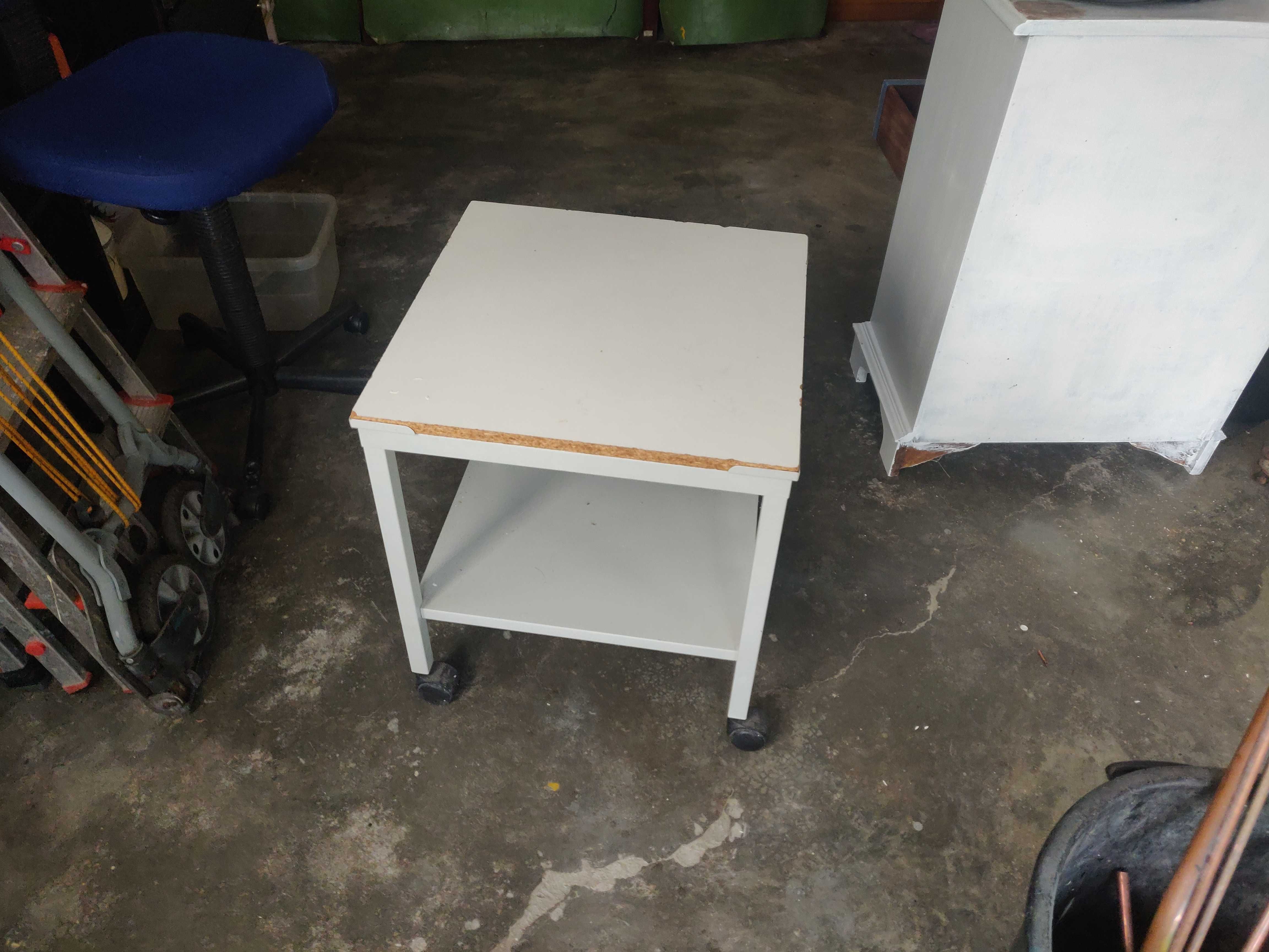 Mesa pequena branca