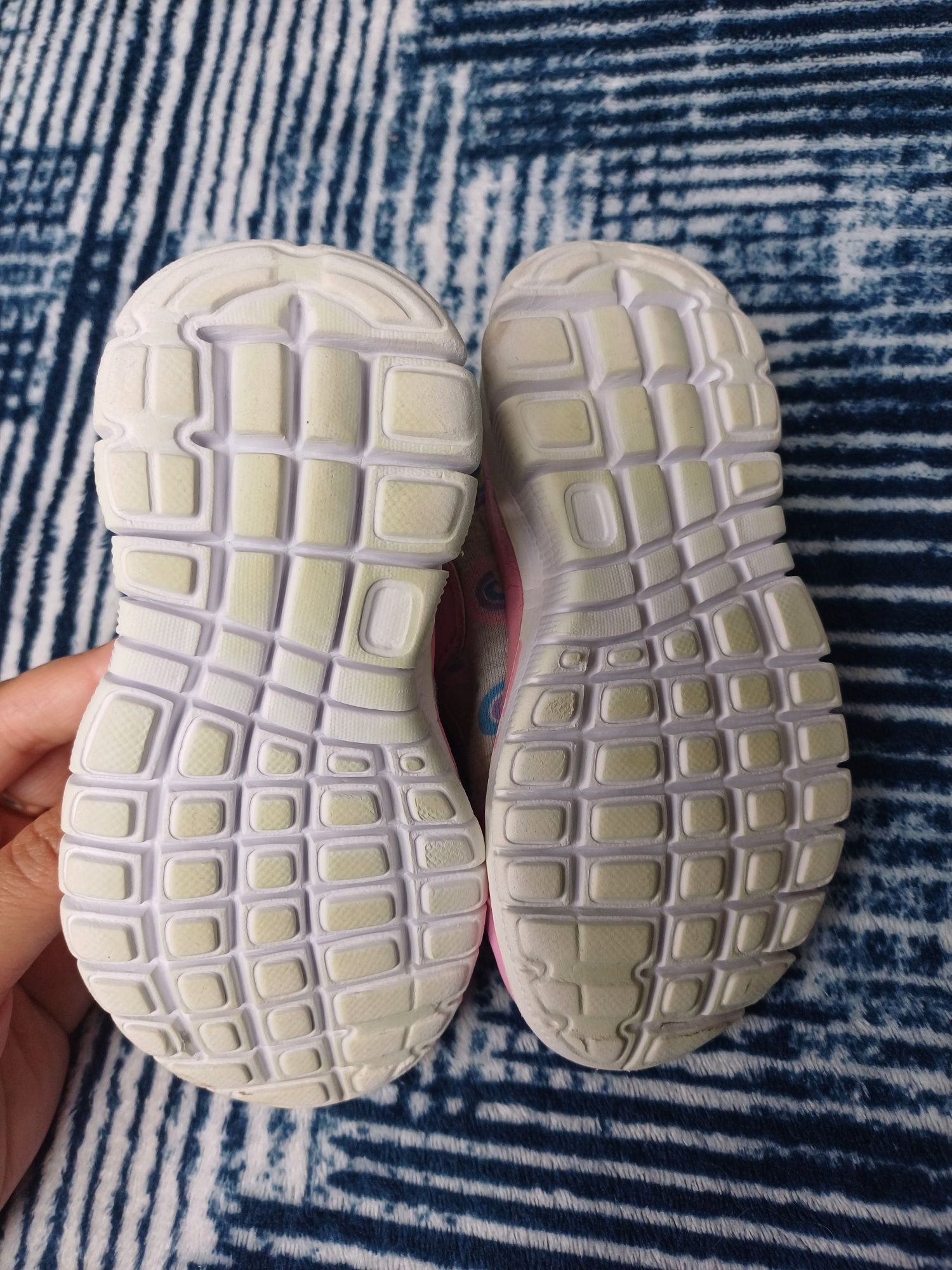 Adidaski dla dziewczynki.