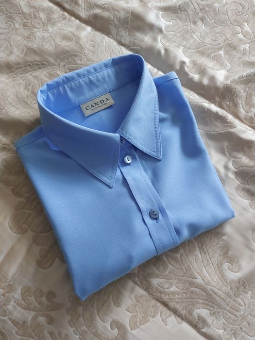 Blusa azul de meia manga