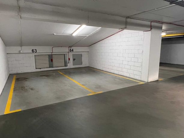 dwa miejsca parkingowe w parkingu podziemnym ul. Dmowskiego