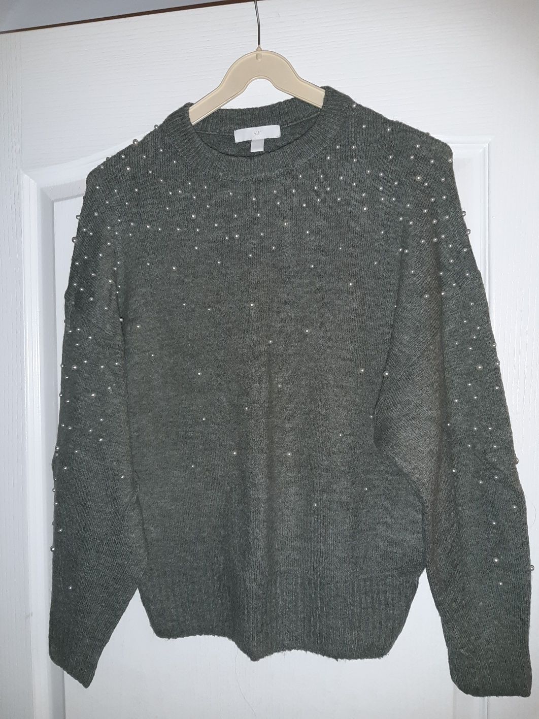 Zielony sweterek z perełkami H&M