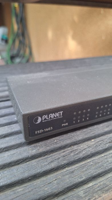 Switch przełącznik sieciowy LAN Planet FSD-1603 16 portów