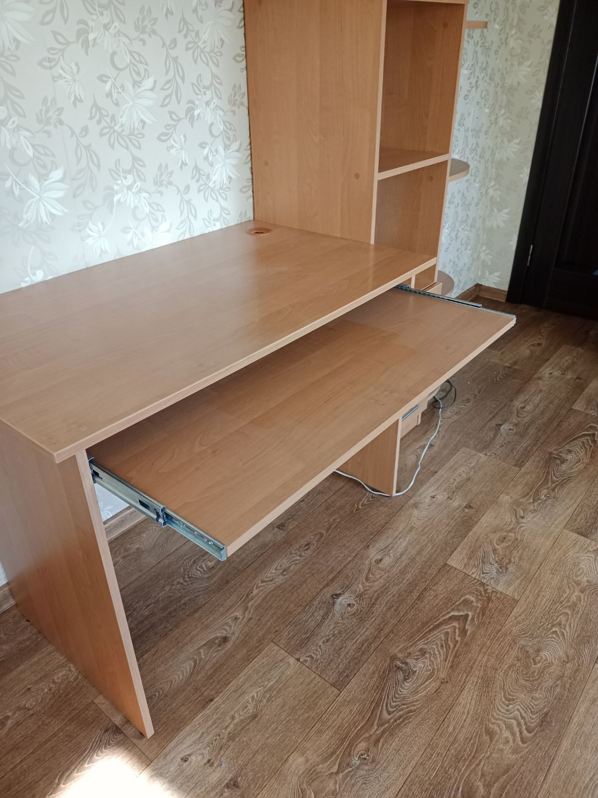 Стіл комп'ютерний