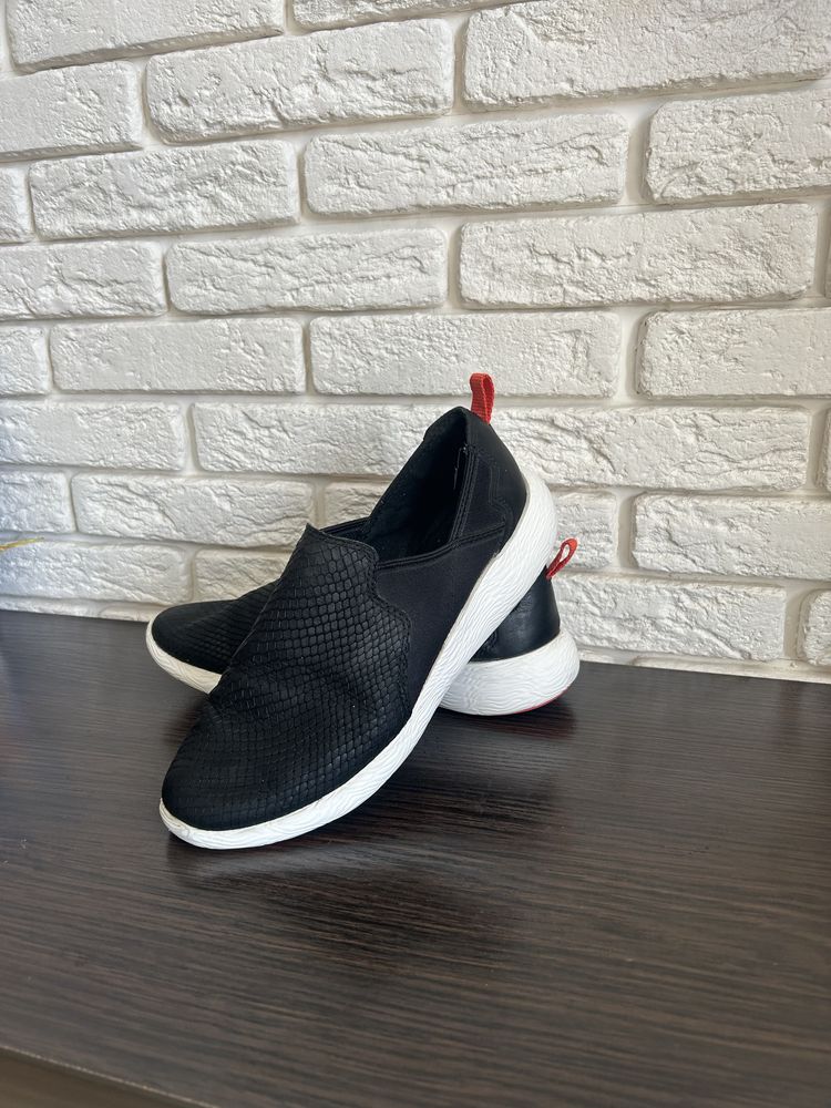 Мокасіни, сліпони Clarks