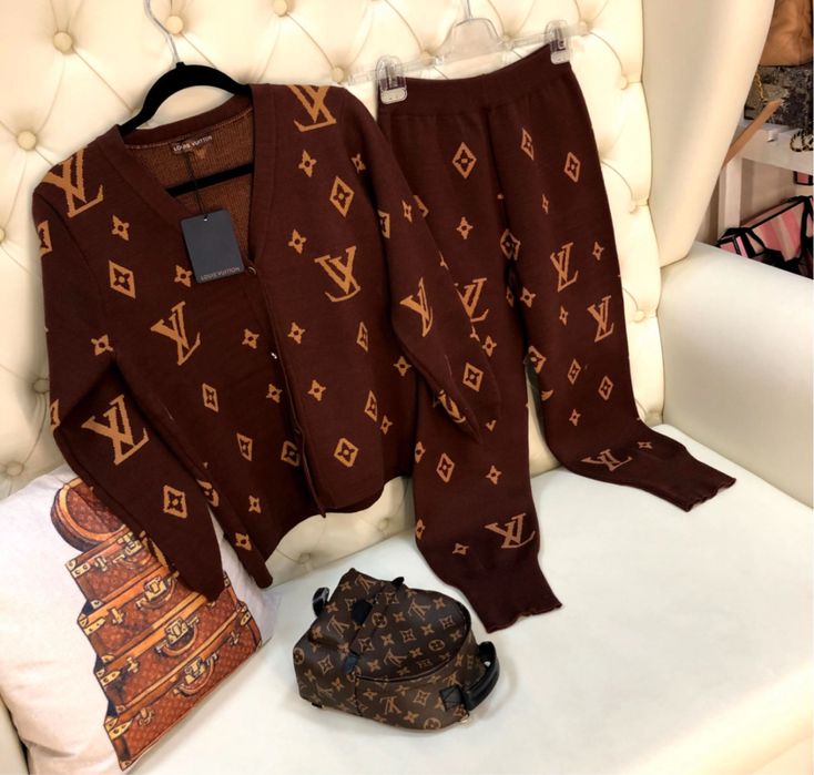Костюм LV Louis Vuitton луі вуітон коричневий в наявності