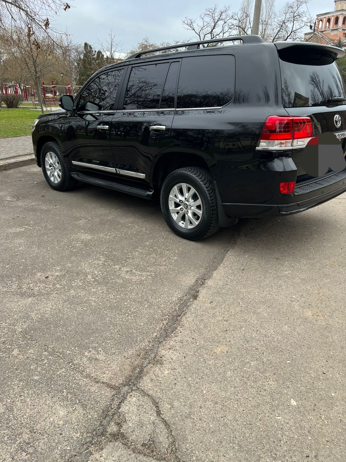 Продам Toyota land cruiser 200