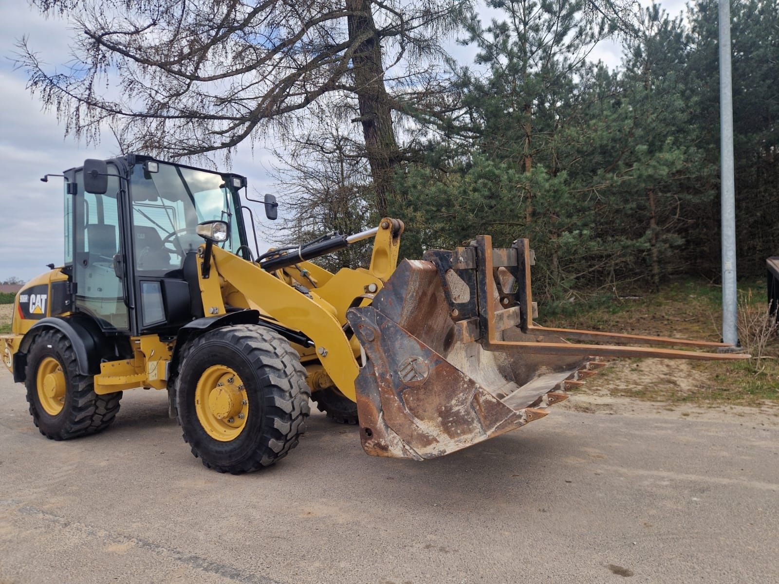 Ładowarka Caterpillar 906 H2 rok 2015