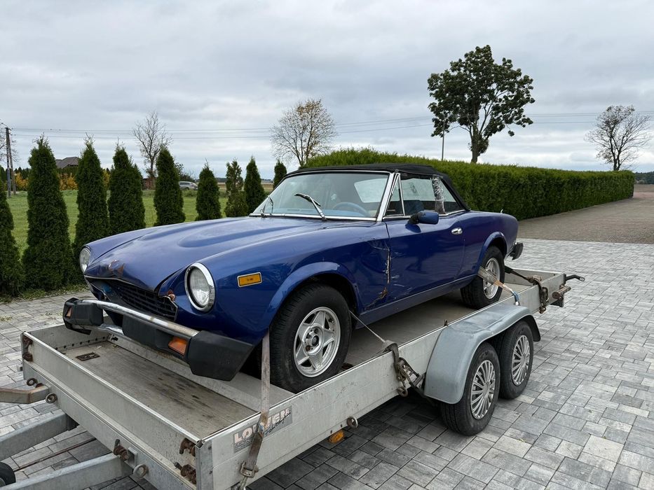 Klasyk Fiat 124 Spider 2000