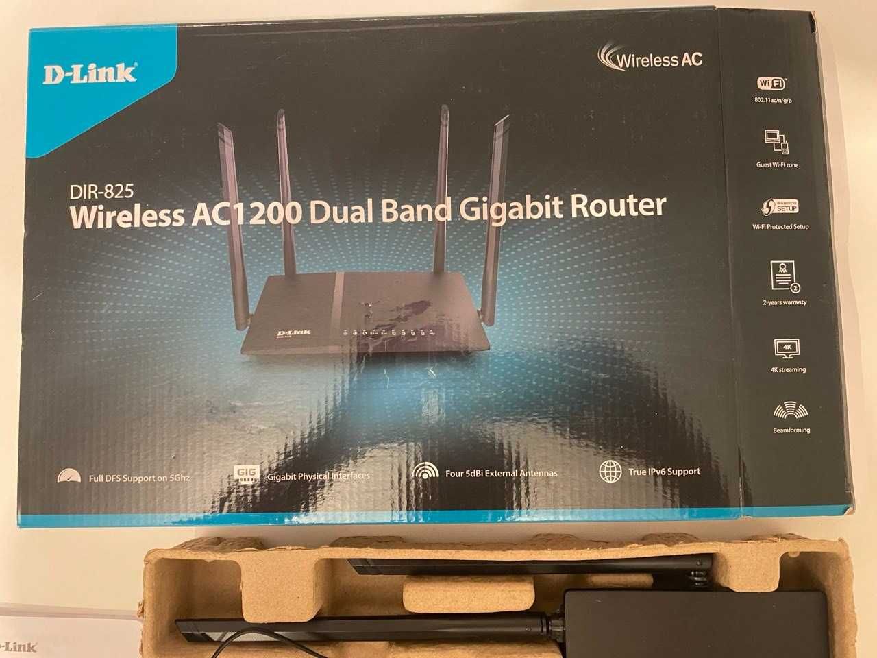 Router D-Link DIR-825