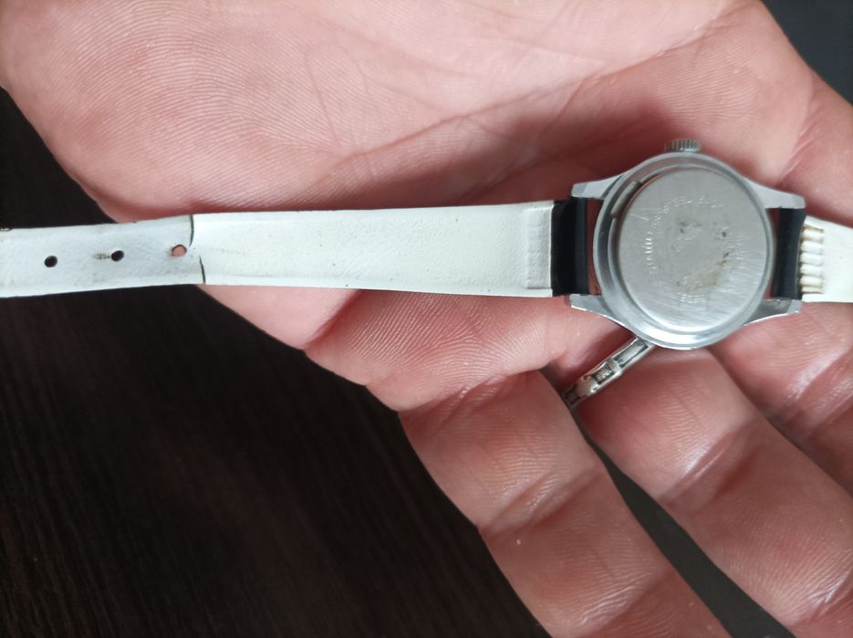 Zegarek nakręcany vintage dziecięcy Q&Q  mec