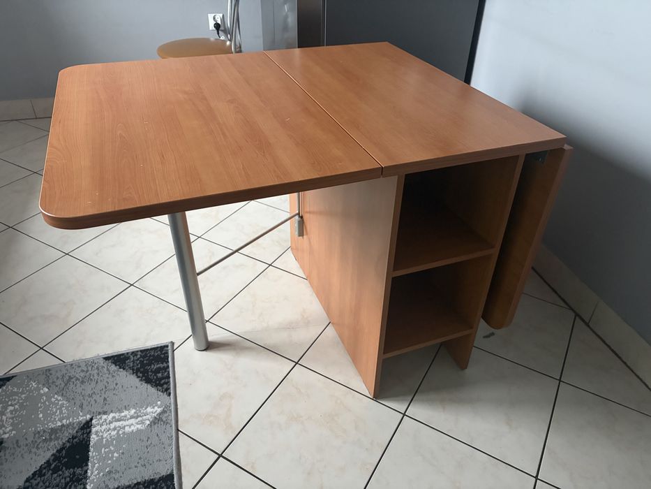 Stół rozkładany dwuskrzydlowy