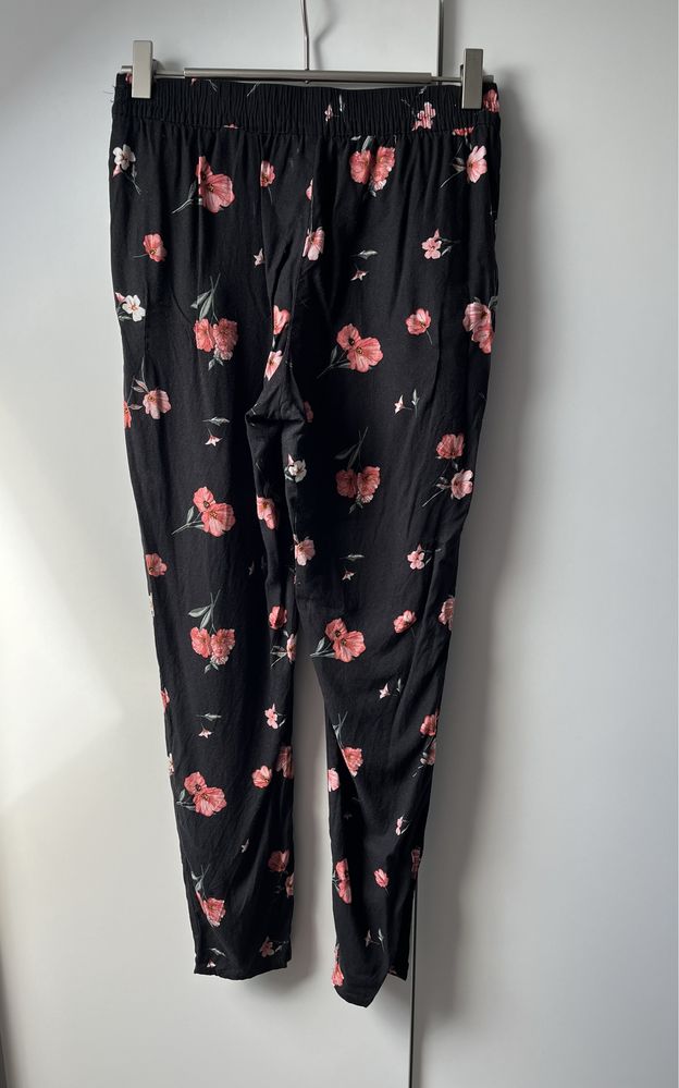 Spodnie w kwiaty przewiewne z kieszeniami XS S