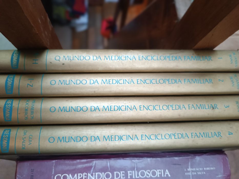 Enciclopédias e livros