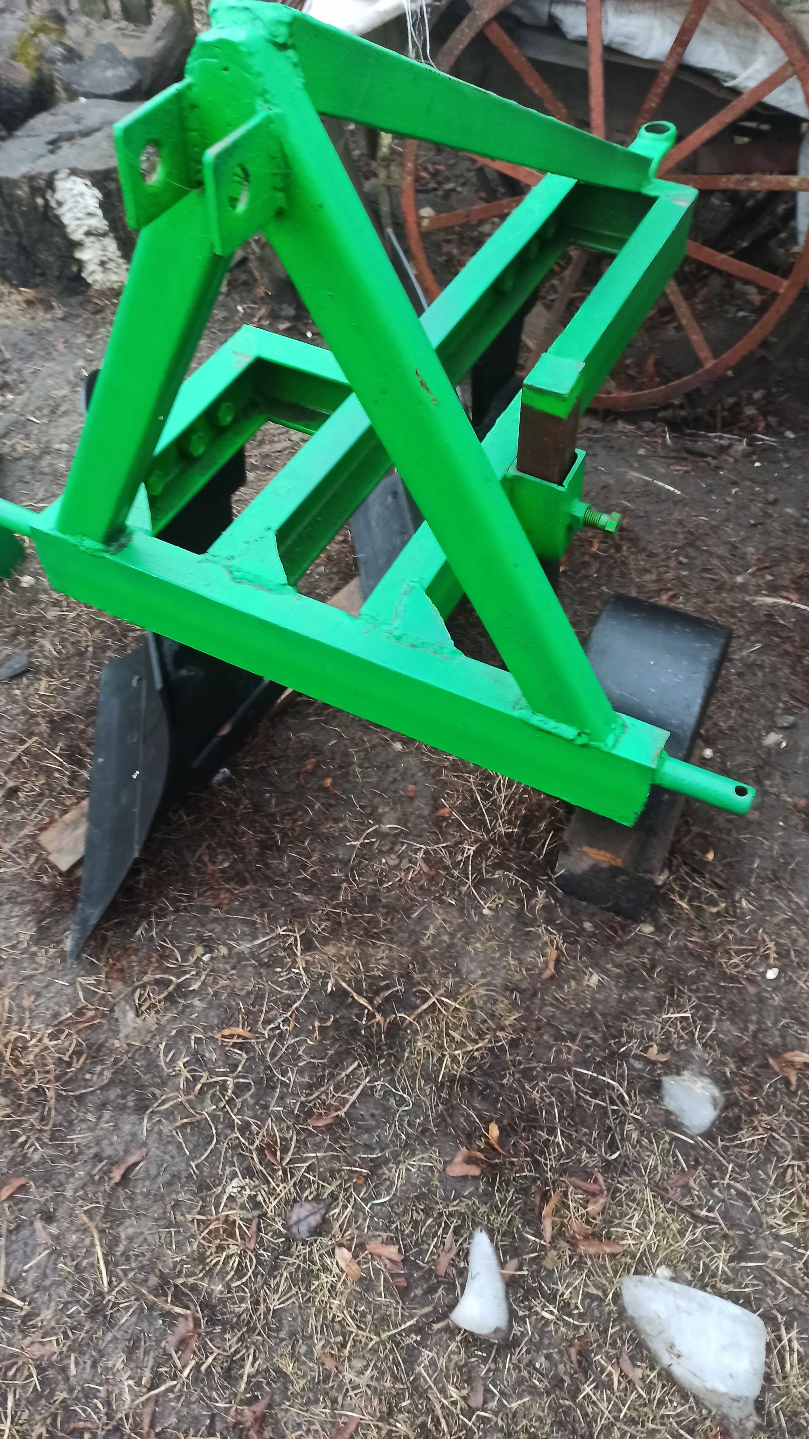 Продаж плуга двохкорпусного