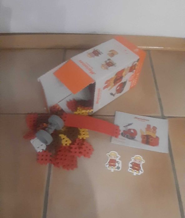 Sprzedam klocki mini wafle Marionex - strażak friman