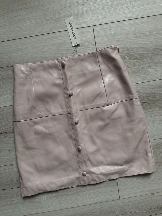 Розовая пудровая кожаная юбка трапеция спереди пуговицы river island