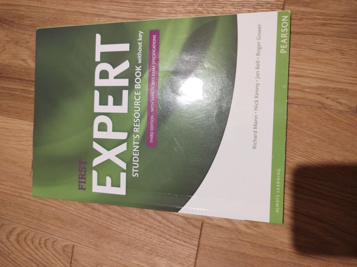 First Expert coursebook + student's resource book + slownictwo