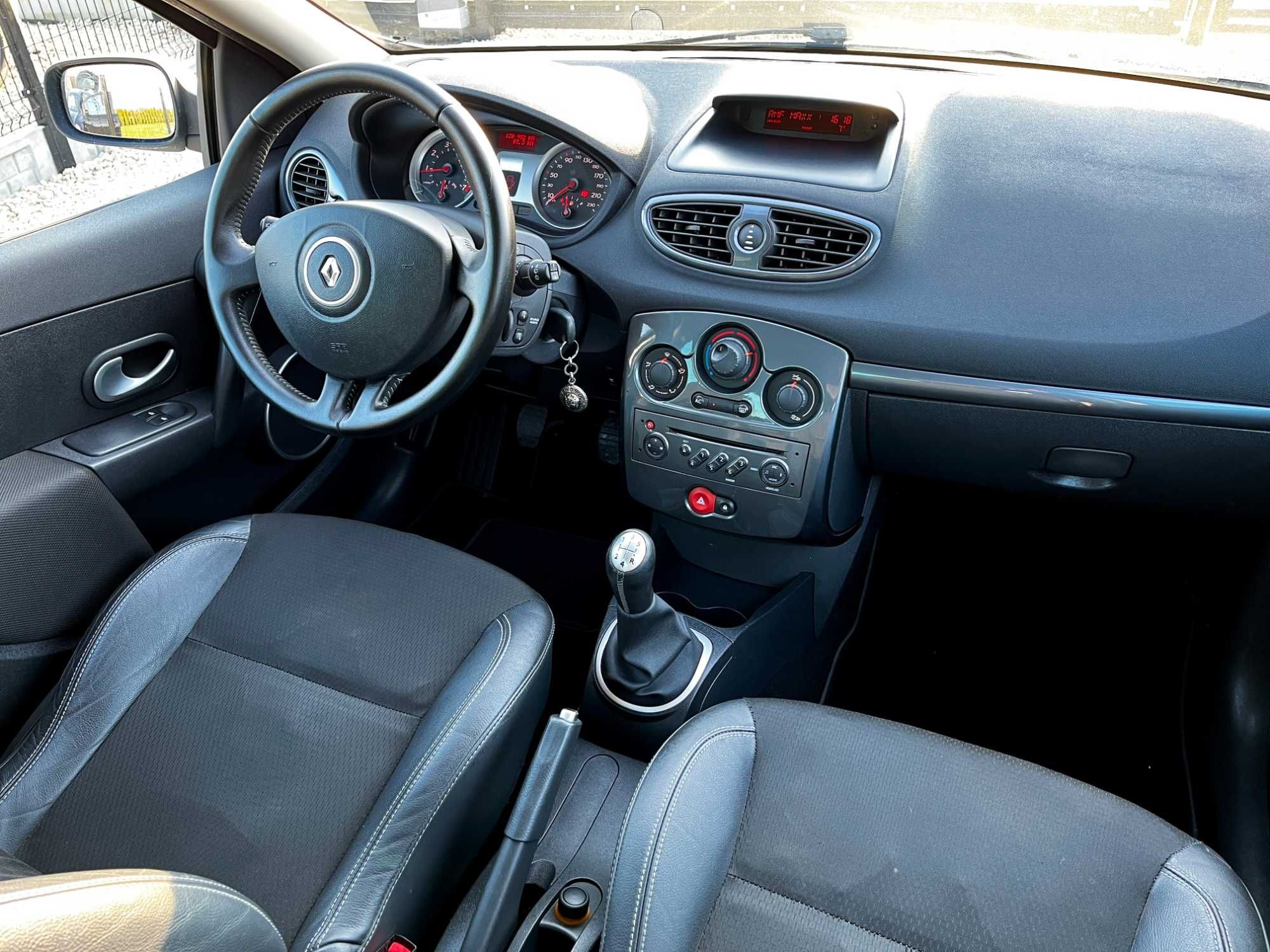 Renault Clio / 1.6 Benzyna/ Niski Przebieg