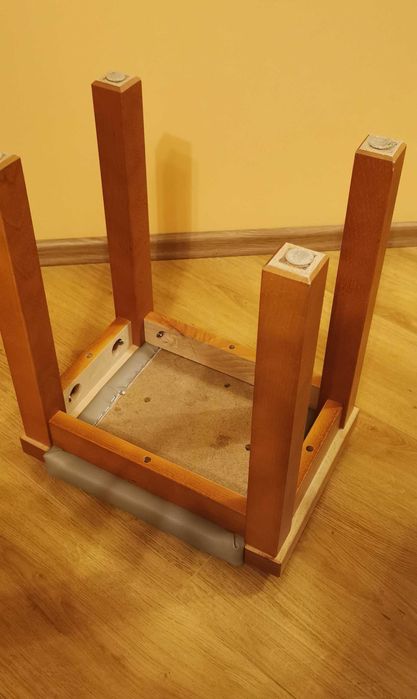 Stołek kuchenny ze skóry drewno Taboret Drewniany Stan idealny