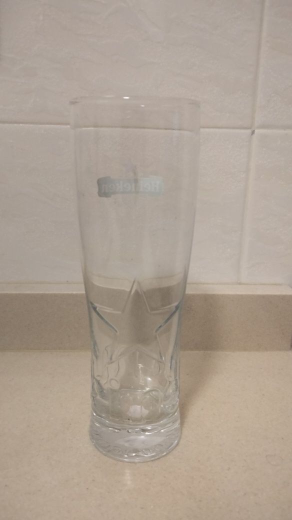 Copo de cerveja Heineken