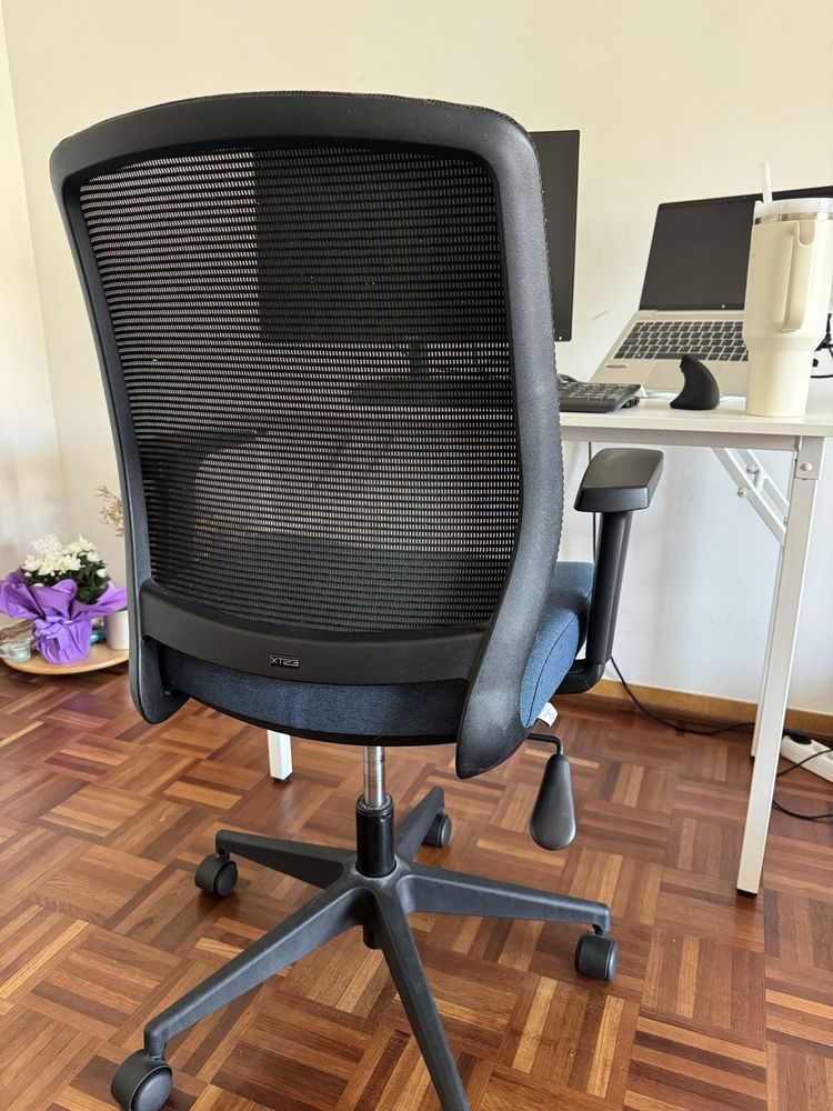 Cadeira de escritório XT23 ergonómica