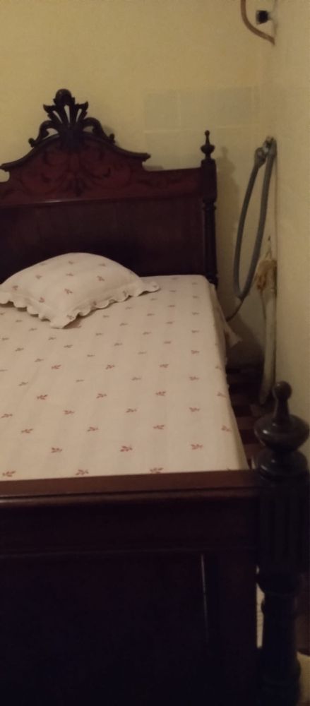 Cama + Roupeiro Antigo de 1906