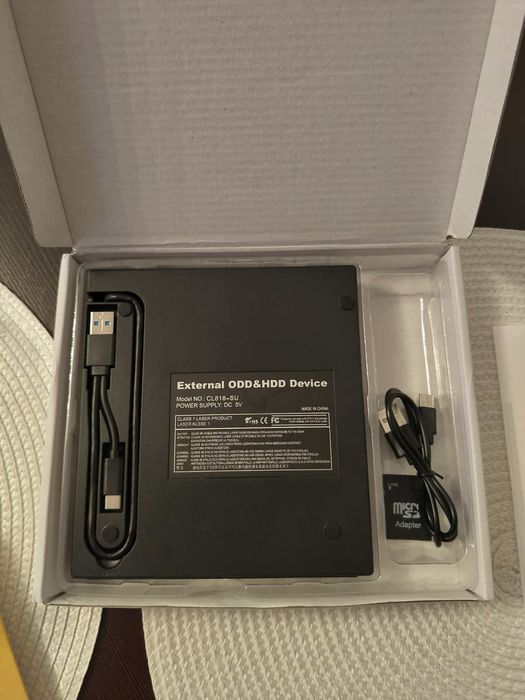 Nagrywarka CD/DVD z napędem Blu-ray.