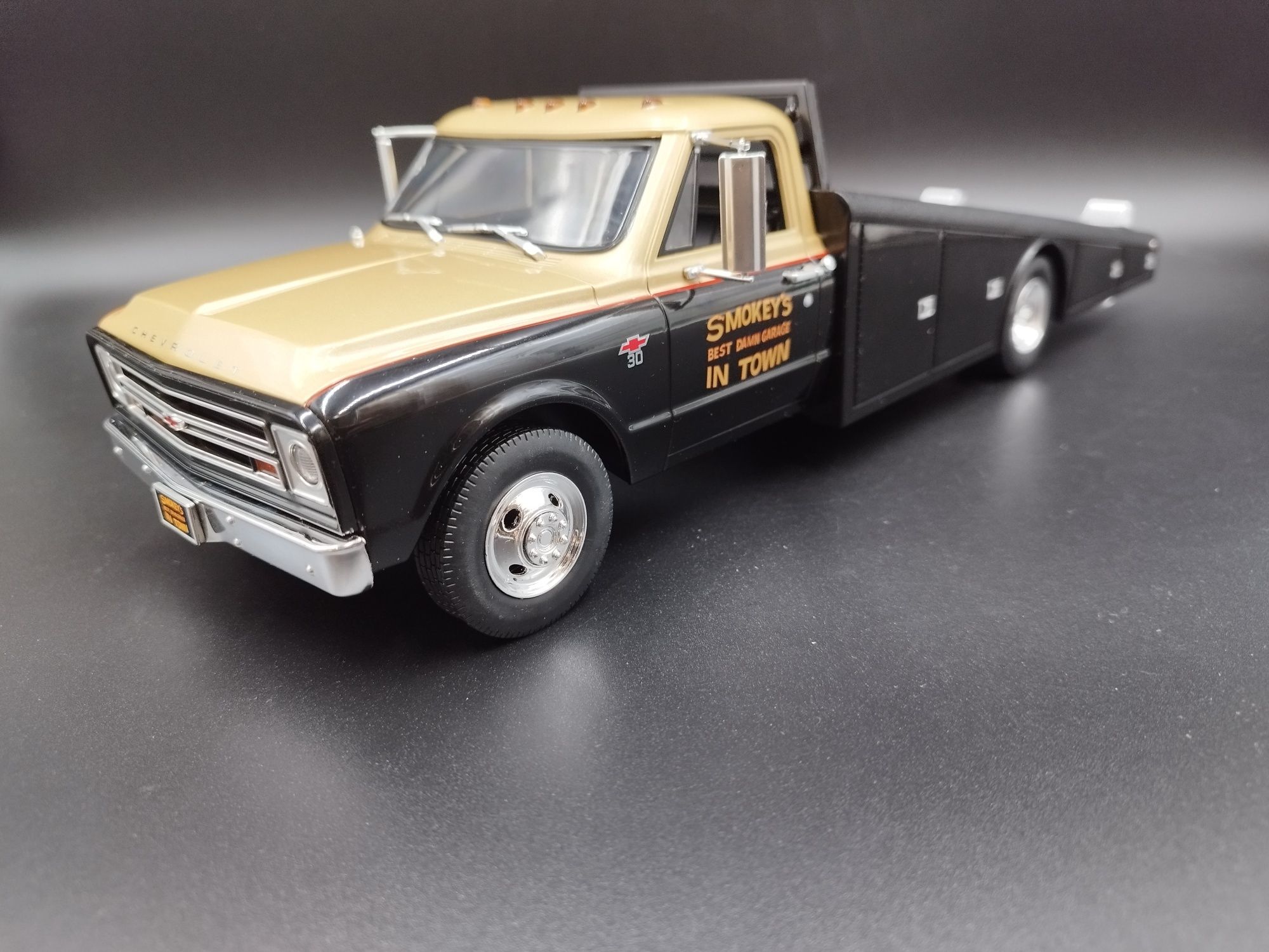 1:18 ACME 1967 Chevrolet C-30 Ramp truck limit320/560 Smokey Yunick