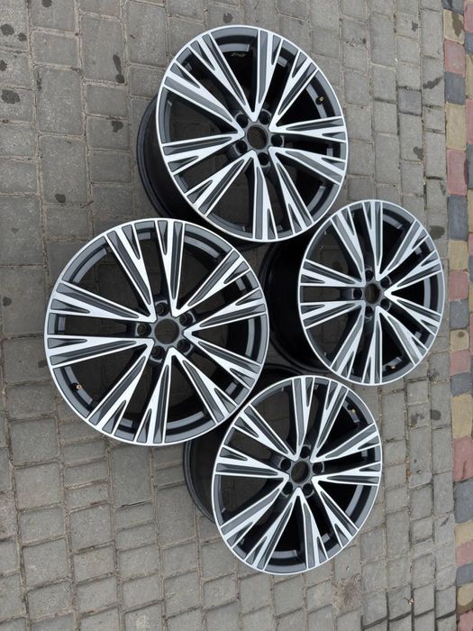 Комплект дисків з Audi A6 C8 2019 року R20 5*112