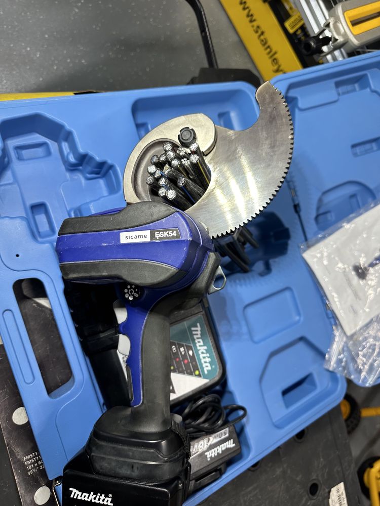 Резак для кабеля Кабелеріз акумуляторний Sicame esk50 Makita DTC103