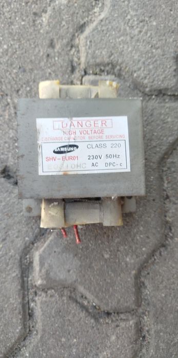 Transformator 220/230V 50Hz z mikrofali