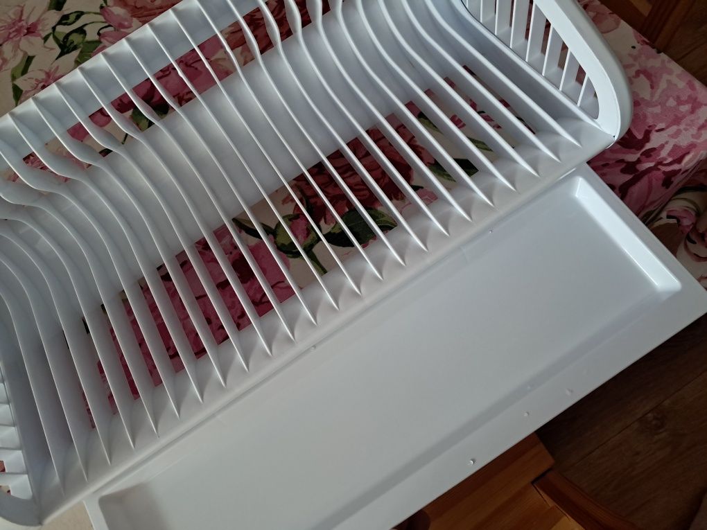 Suszarka do naczyń z tacą biała