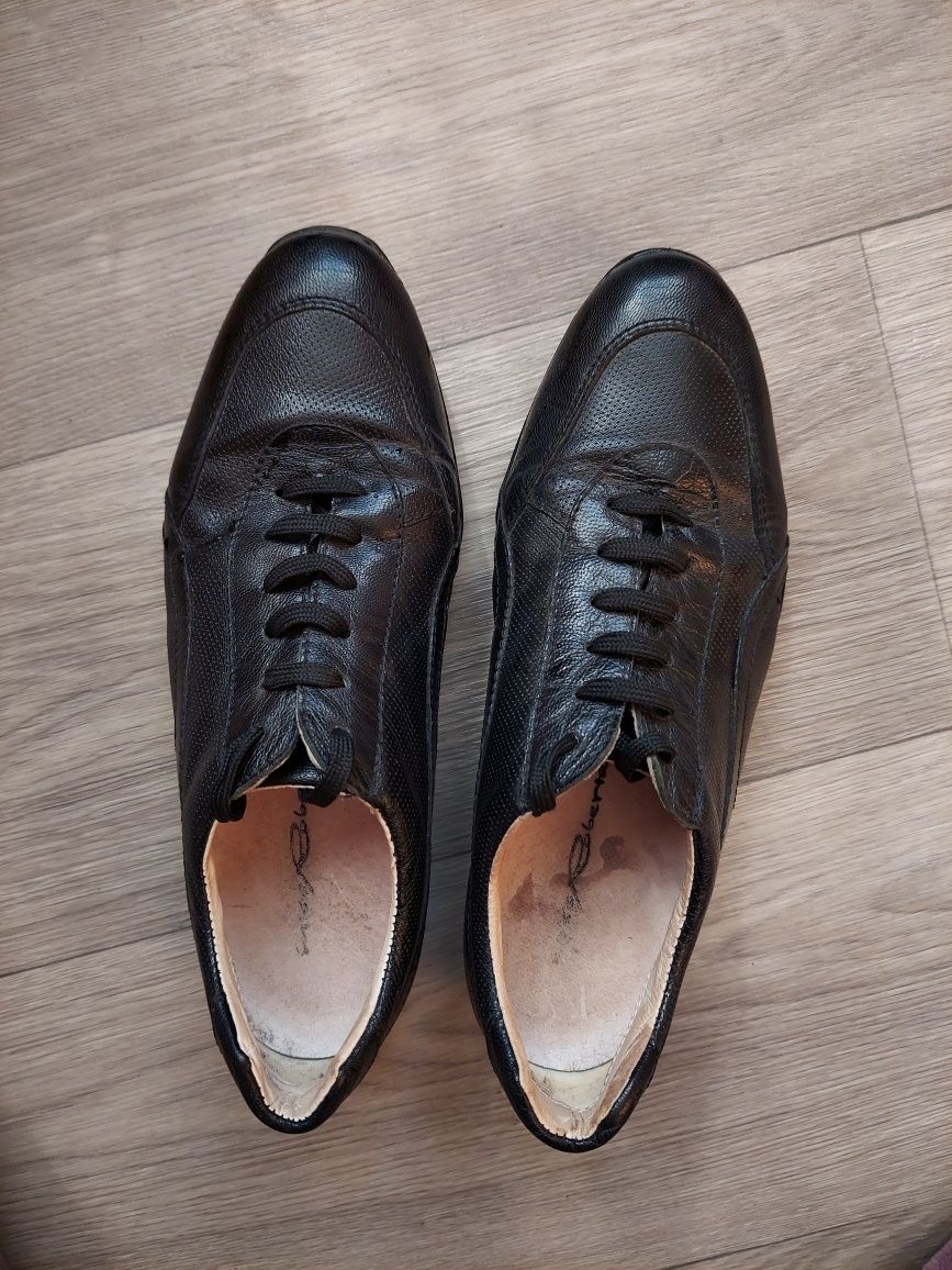 Чёрные кожаные кроссовки
