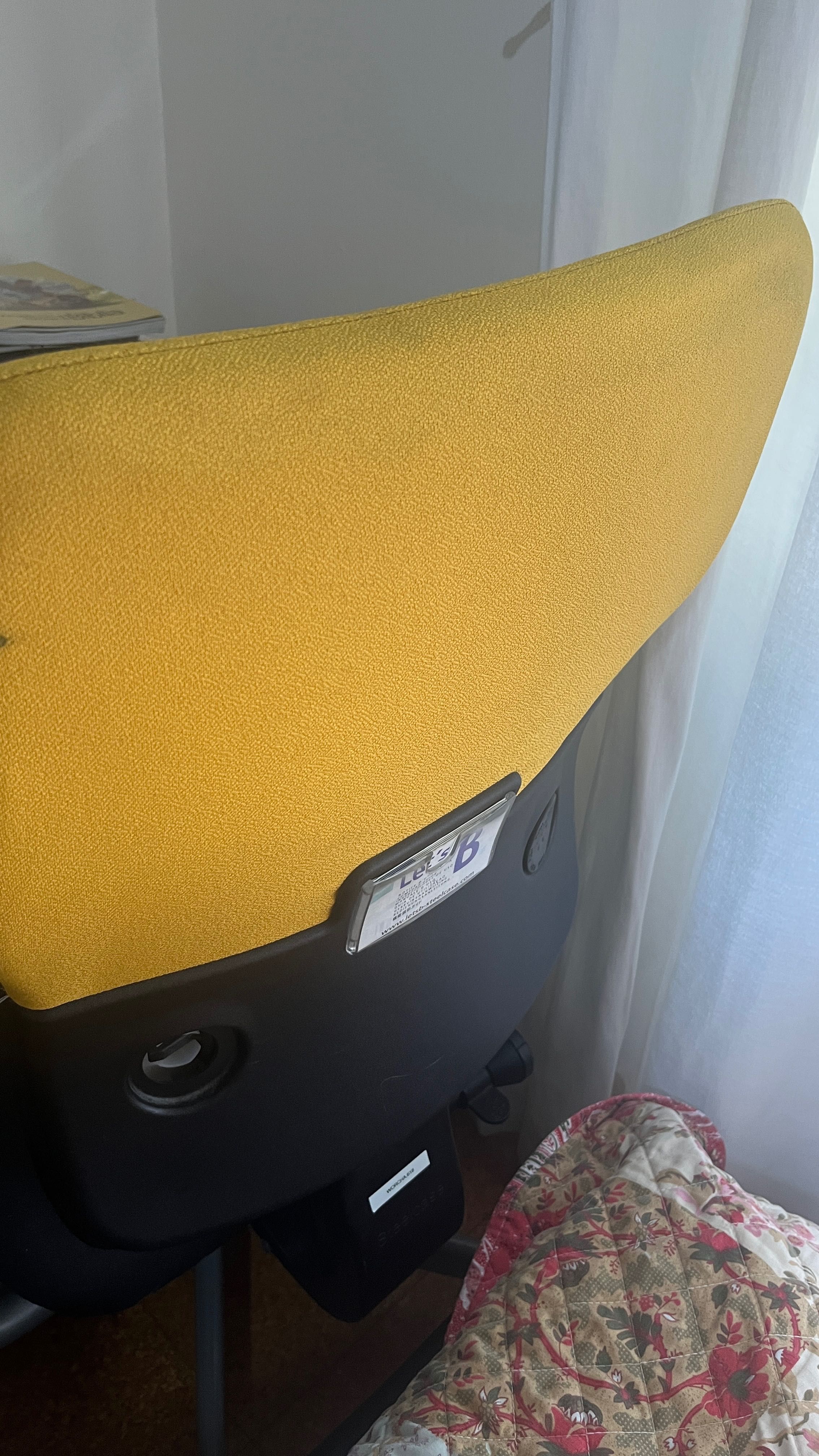 Cadeira de escritório Steelcase ergonómica preta e amarela