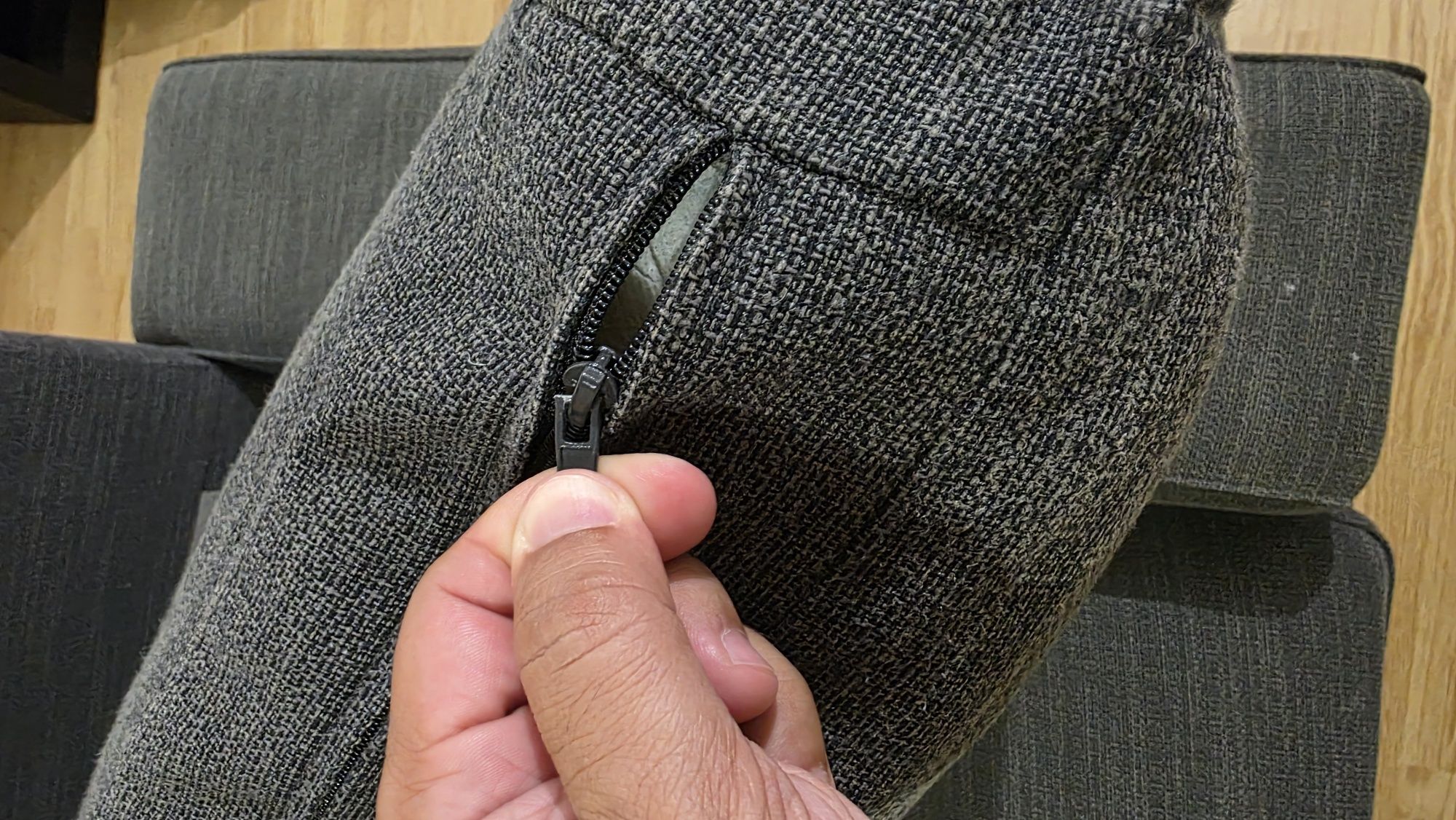 Sofá robusto e confortável, chaise-longue IKEA