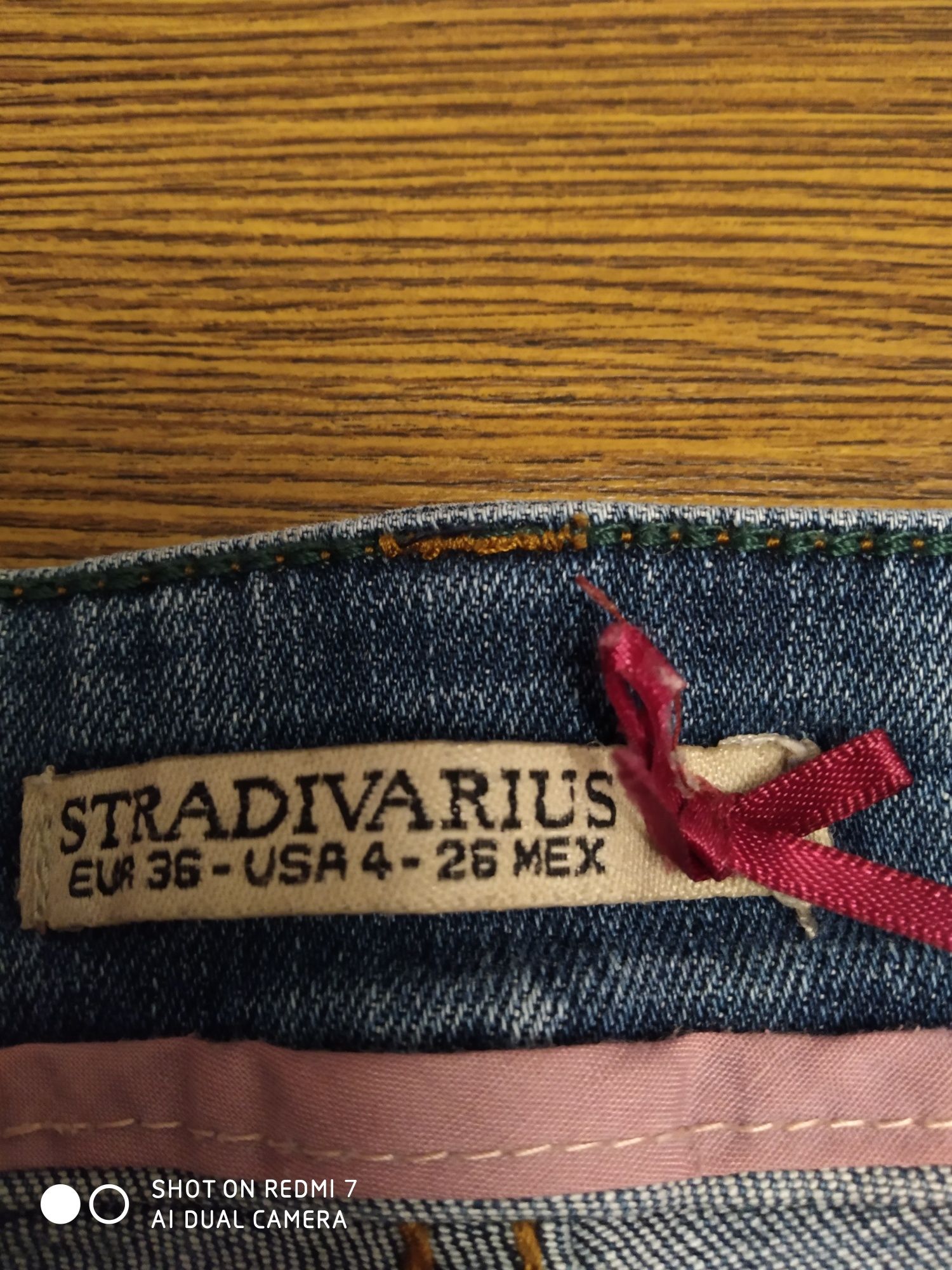 Spodnie jeansowe Stradivarius