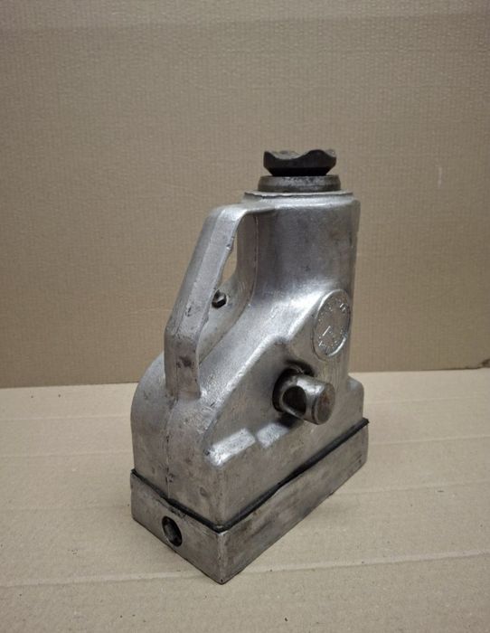 Lewarek podnośnik hydrauliczny 8t. Samochodowy