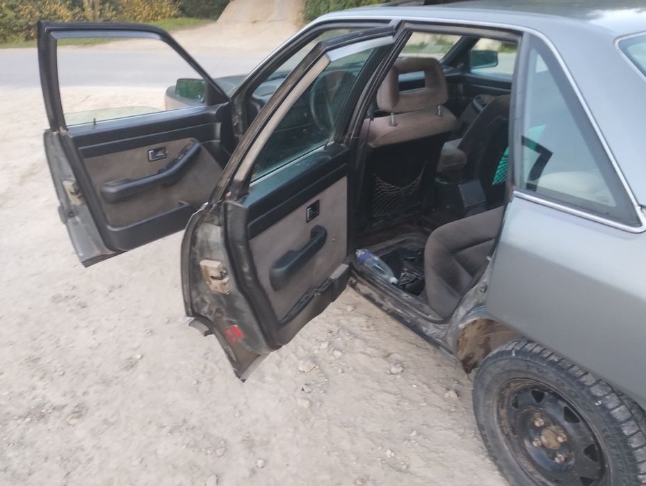 Ауді 100 в доброму стані.