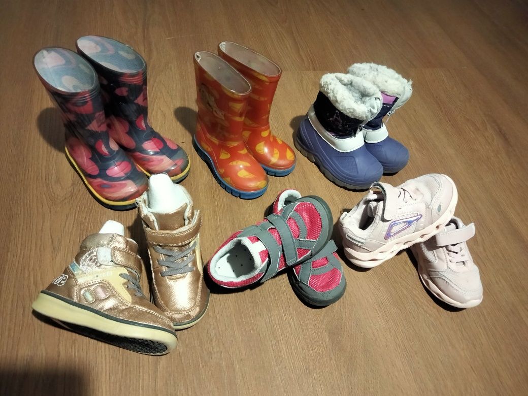 Взуття(туфлі,сапоги,пінетки, кросівки.