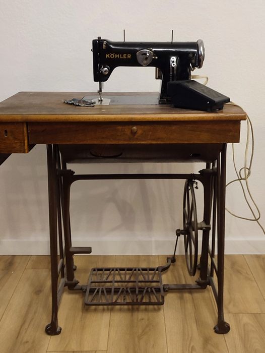 Maszyna do szycia kohler stół