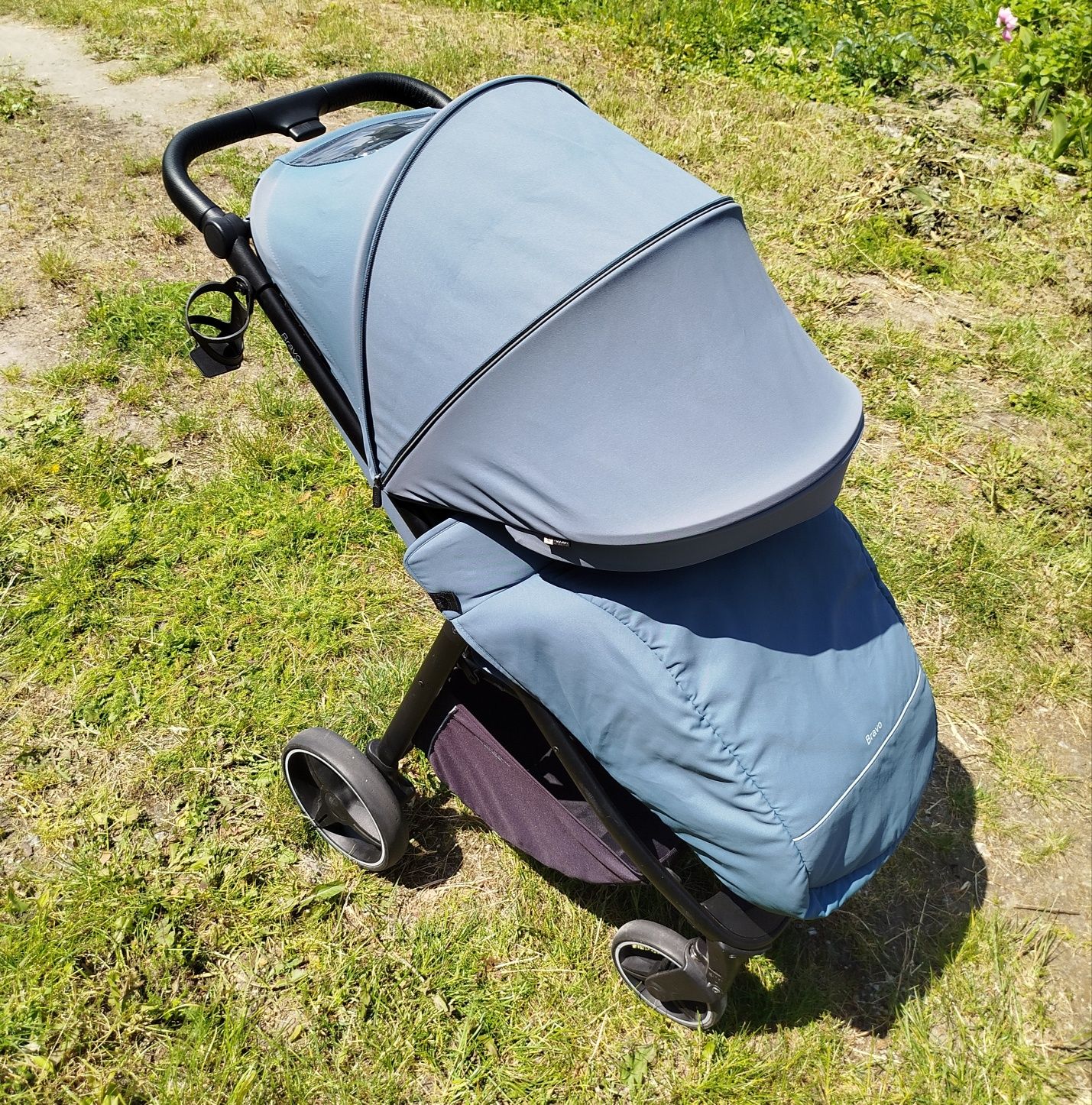 Прогулянкова коляска Carrello Bravo колір Ice Blue