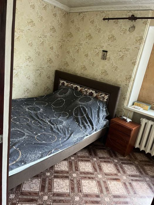 Продам двокімнатну квартиру центр