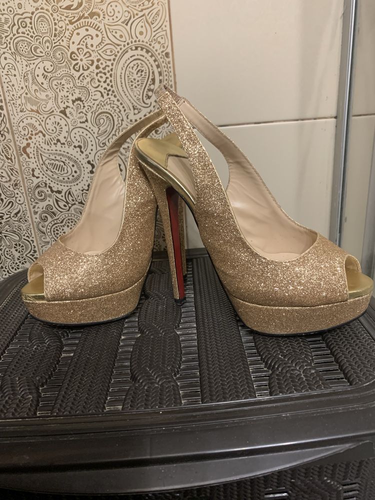 Ботільйони Christian Louboutin