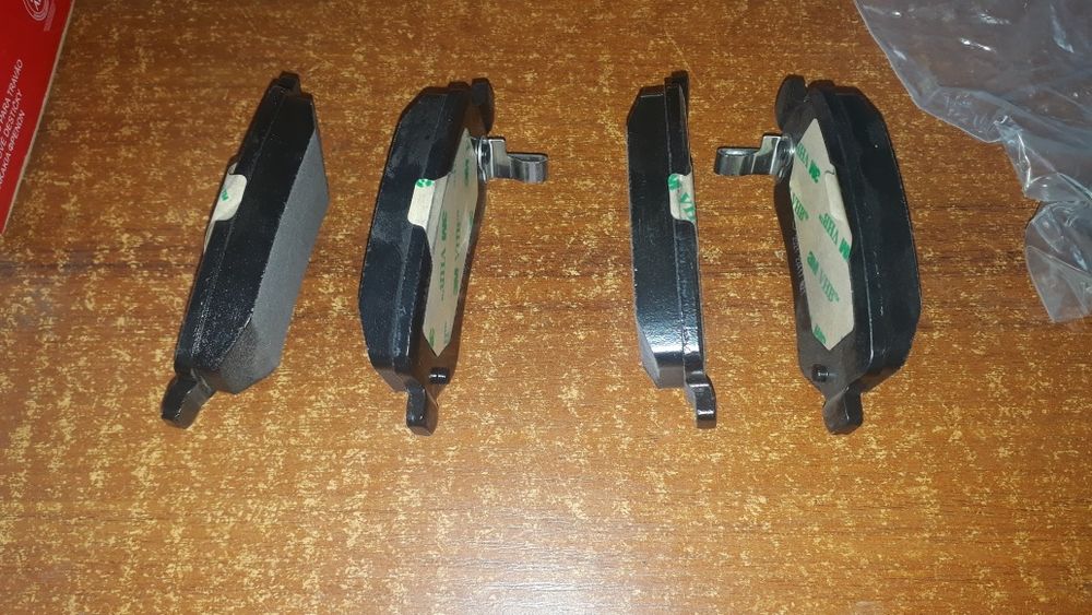 Продам нові гальмівні колодки Brembo італія.