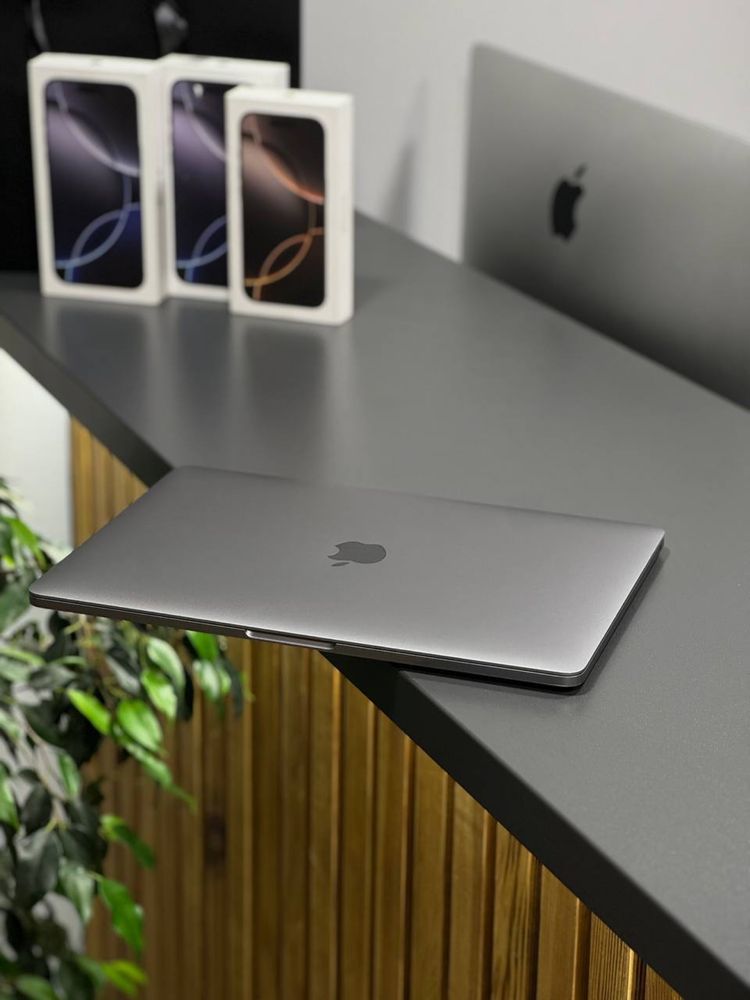 MacBook Pro 13 2019 Space Gray