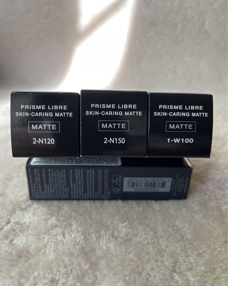 Матуюча тональна основа Prisme libre Givenchy