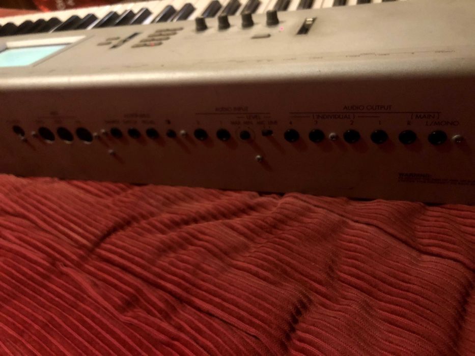 Sintetizador KORG TRITON PRO 76 teclas