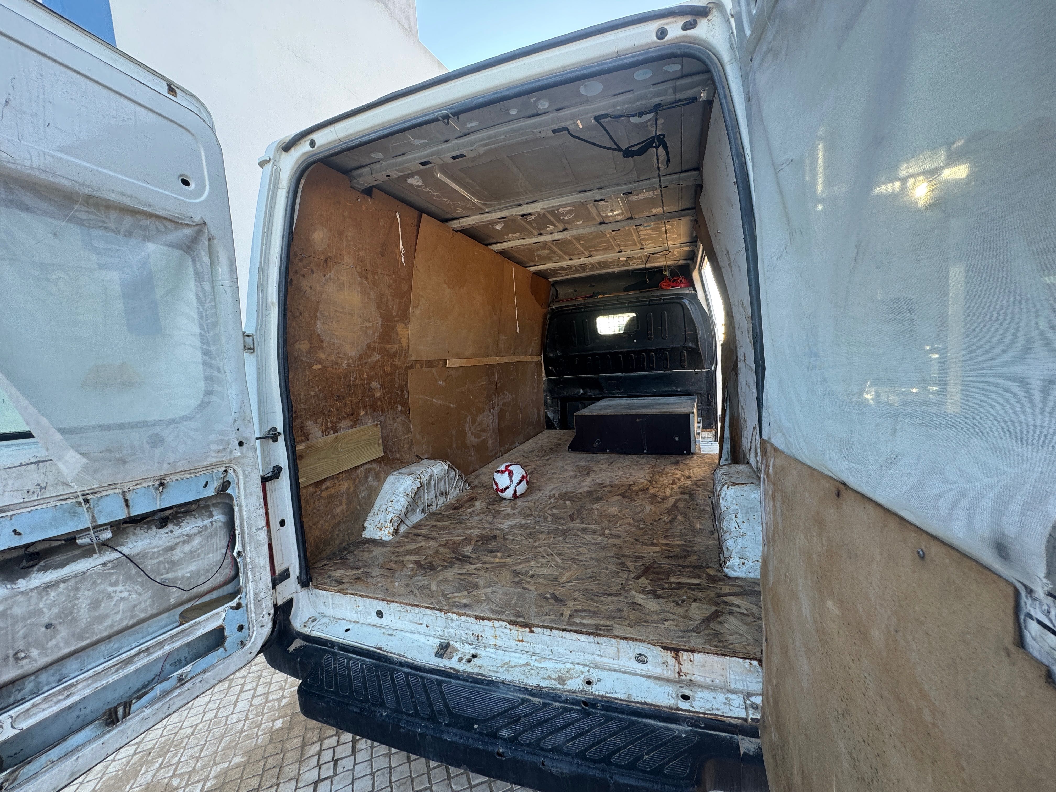 Ford Transit 2001 – Pronta para trabalho ou projeto de camper