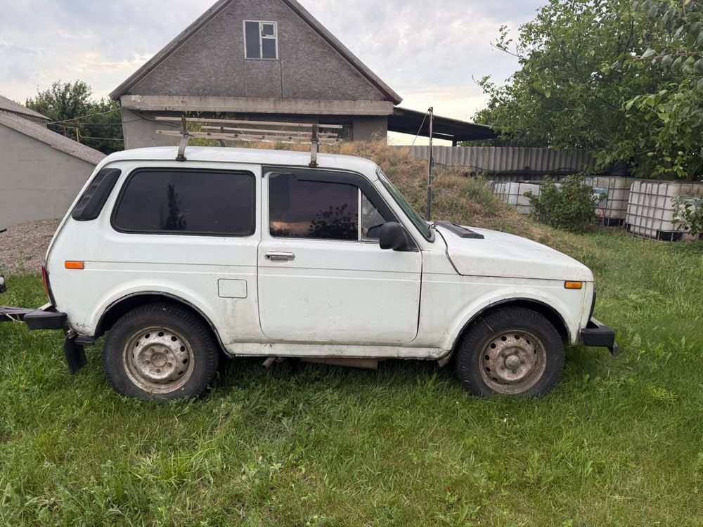 Продам автомобіль нива