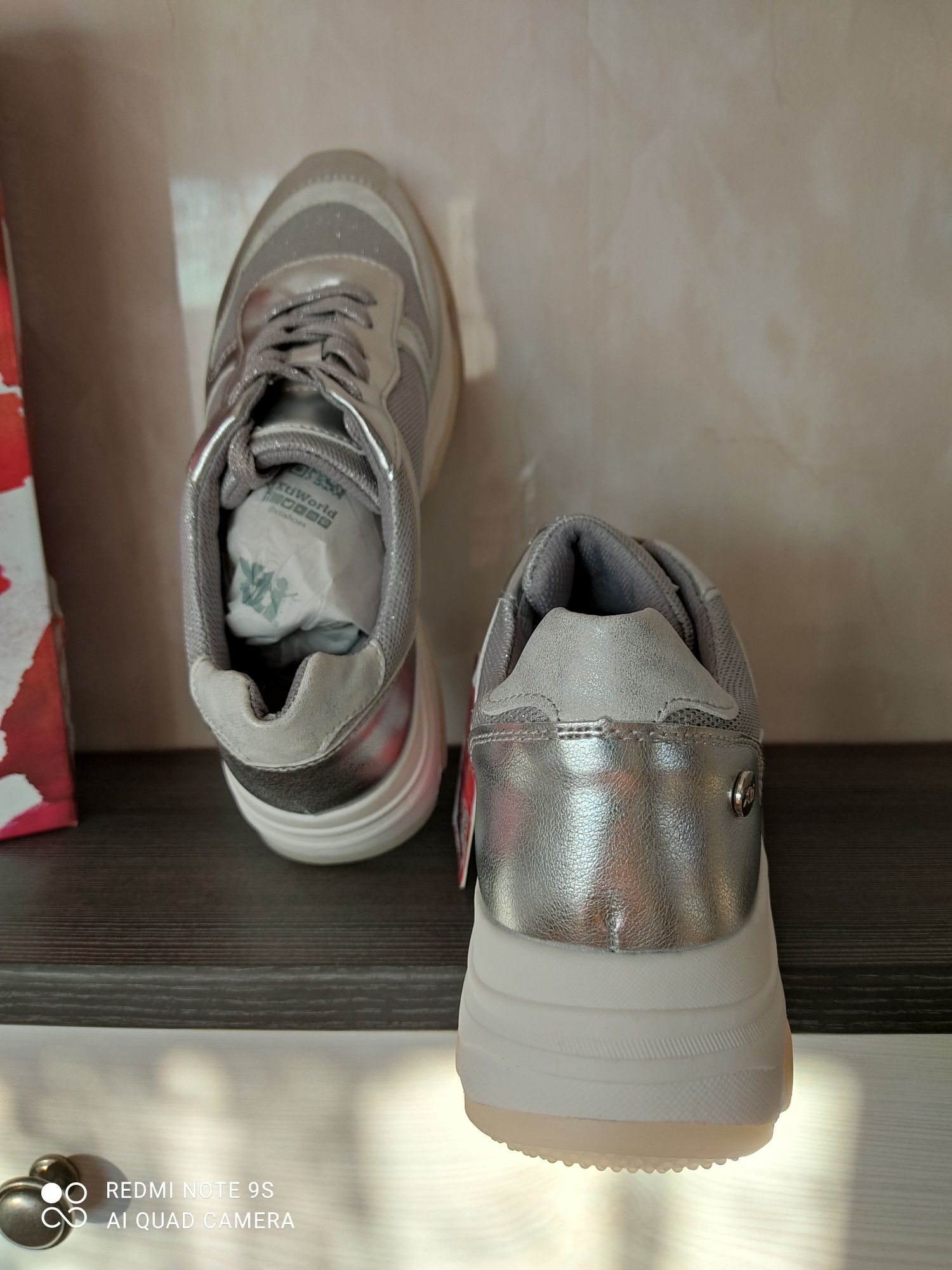 Sneakersy srebrne Xti